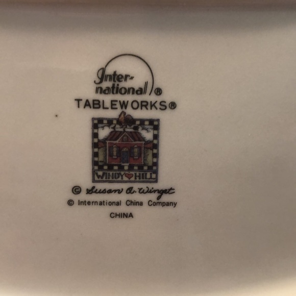 International Tableworks Susan Winget 1994 WINDY HILL 14” Oval Serving Platter - Picture 4 of 4